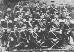 Николай II c наследником среди офицеров лейб-гвардии Семеновского полка. 1913 год